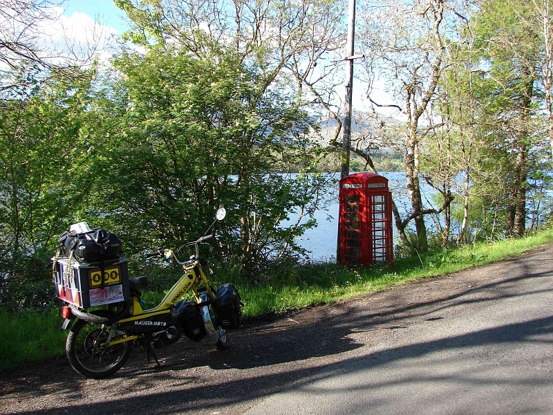 39-Une cabine telephonique perdu en pleine campagne